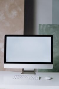 Avis aux gamers fauchés : ce moniteur Full HD de 27″ rafraîchi à 144 Hz coûte moins de 100 €