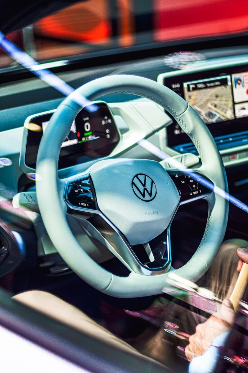 L’énorme incendie chez BYD, la 1ère Volkswagen électrique à 25 000 € et batterie solaire Anker Solix – Récap’ Survoltés