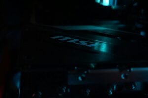 Prise en main de la MSI Claw 8 EX AI+ : une console portable performante, mais qui va vider votre porte-monnaie