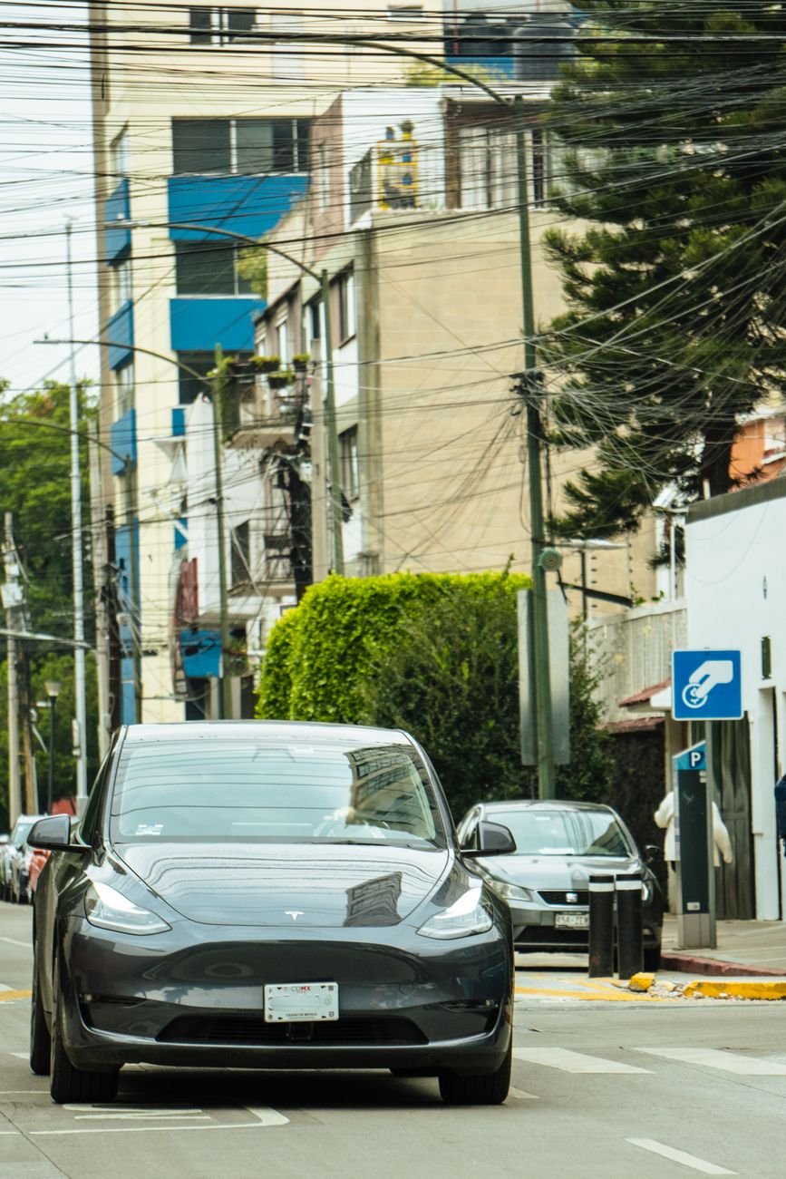 Le feuilleton Angell/Rebirth, le Royaume-Uni taxe les voiture électriques et Renault corrige la Twingo – le Récap’ Survoltés de la semaine