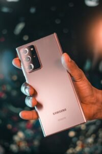 Galaxy S27 : Samsung envisage des batteries silicium-carbone, qu’est-ce que ça va changer ?