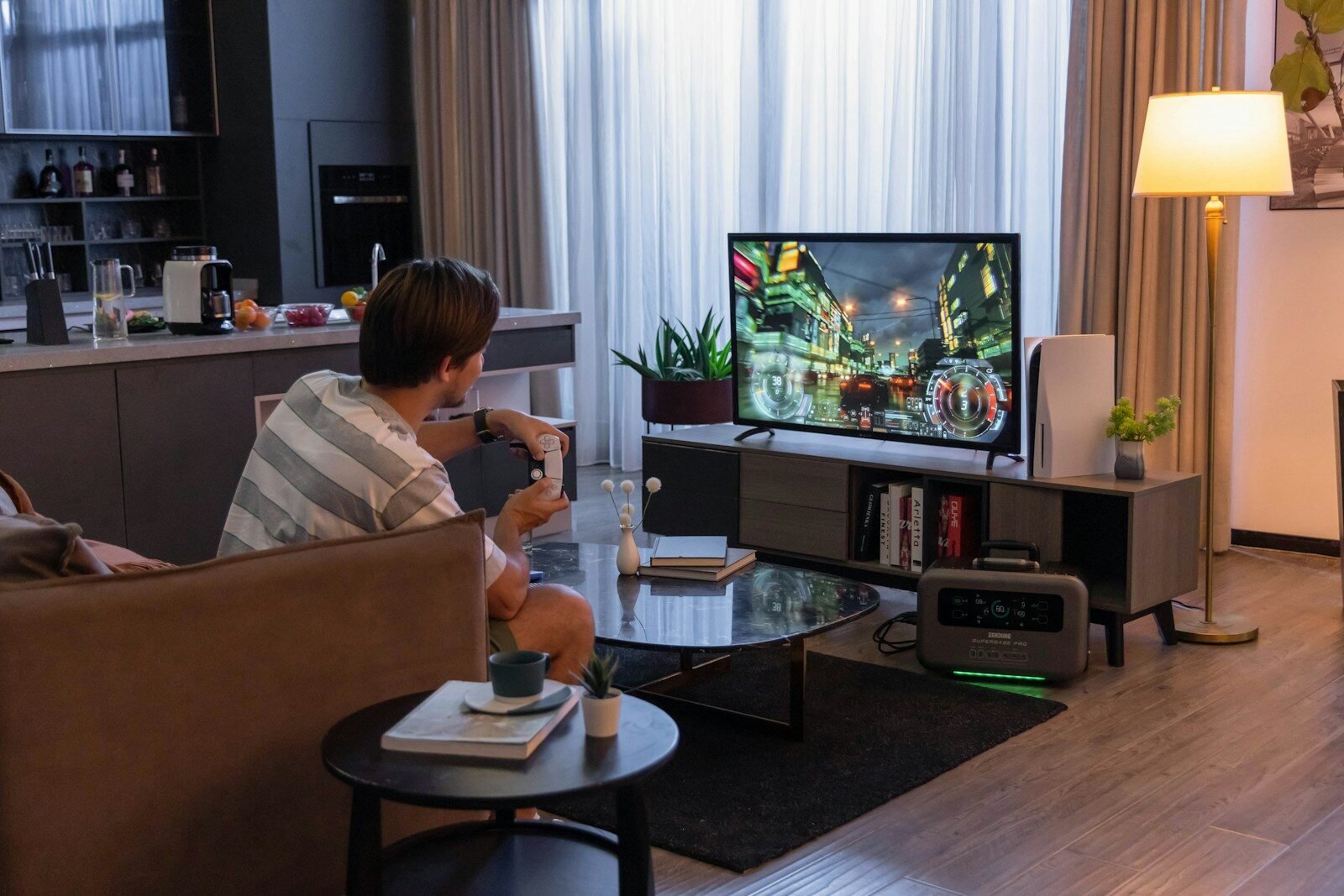 Cette TV OLED Philips 55 pouces avec Ambilight passe enfin sous les 1 000 € pendant les soldes